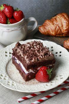 Ciasto z truskawkami i rogalikiem