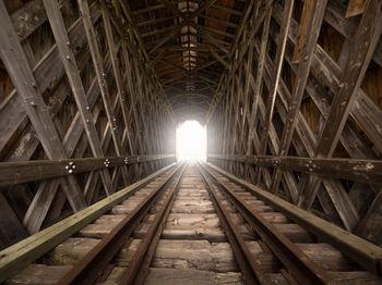Drewniany tunel kolejowy