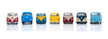 Kolekcja starych samochód marki VW. Vany na białym tle