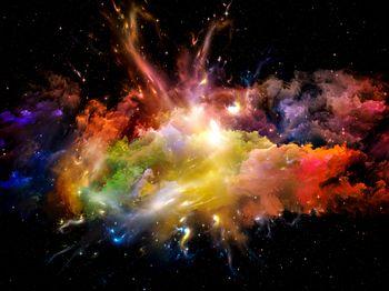 Kolorowa mgławica w kształcie chmur 2