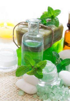 Kompozycja kąpielowa z zielonym akcentem