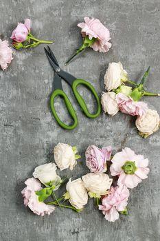 Kompozycja z uciętych róż