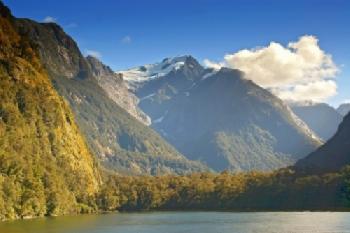 Malownicza dolina i góry w Nowej Zelandii