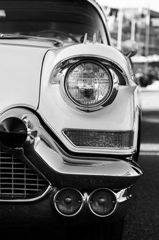 Lampa starego samochodu 