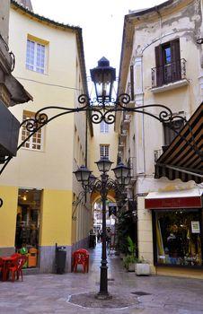 Latarnia na hiszpańskiej uliczce