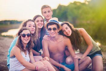 Zdjęcie nastolatków na wakacjach