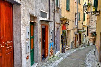 Kolorowa ulica Sanremo. Włochy