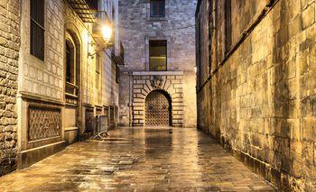 Starożytna ulica w Barcelonie. Hiszpania