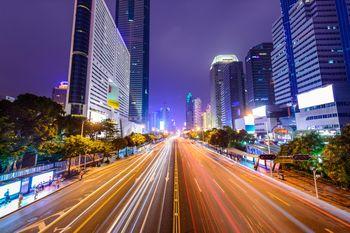 Ulica w mieście Shenzhen. Chiny