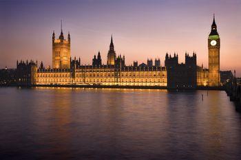 Widok na Pałac Westminsterski, Londyn. Anglia