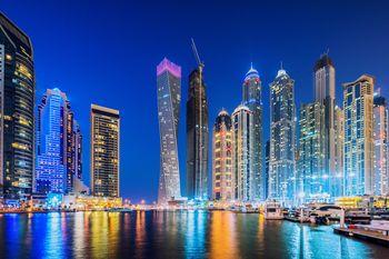 Widok na wieżowce z Dubaju. Zjednoczone Emiraty Arabskie