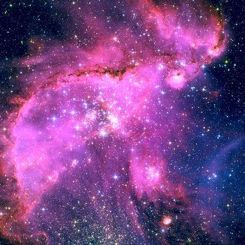 Różowa mgławica z gwiazdami
