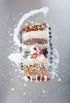 Rozsypane owoce i nasiona