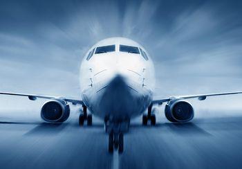 Samolot na pasie startowym