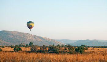 Latający balon na safari