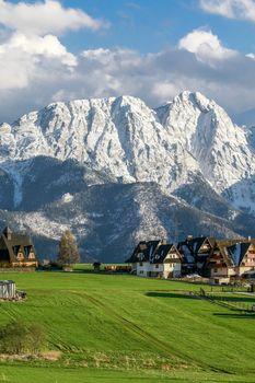 Widok na Giewont ze wsi Ząb