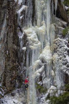 Wspinaczka po lodzie