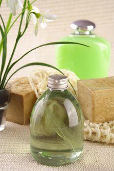 Zielony olejek we flakonie