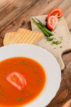 Zupa pomidorowa z grzankami