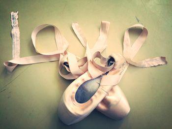 Baletki i napis love