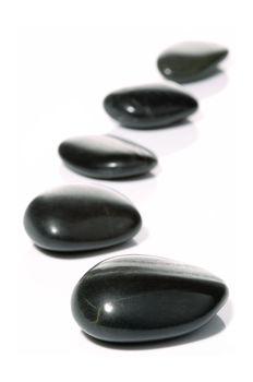 Pięć czarnych kamieni