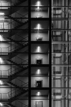 Klatka schodowa nocą 