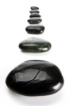 Kompozycja z kamieni w minimalistycznym stylu