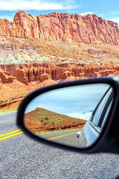 Krajobraz odbity w lusterku