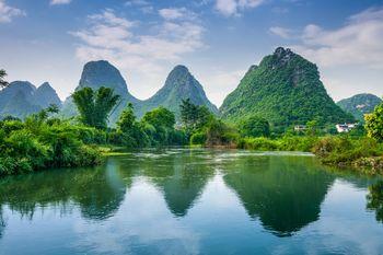  Yangshuo, Chiny. Krajobraz górski.