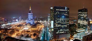 Nocny widok na Pałac Kultury i Nauki. Warszawa