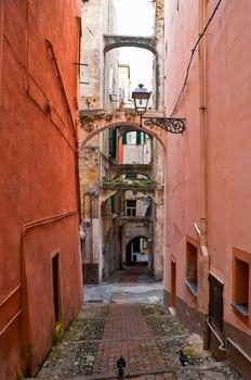 Wąska uliczka Sanremo. Włochy