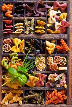 Mieszanka kolorowego makaronu