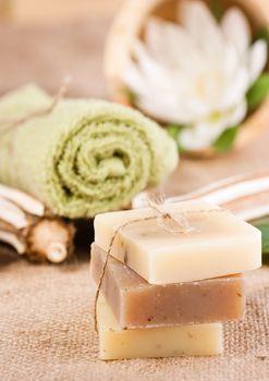 Mydło w kostkach ze sznureczkiem