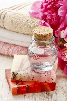 Olejek w fiolce na mydłach w kostce