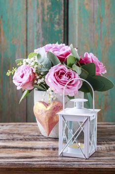 Ozdobna biała latarenka