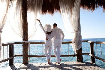 Para na słonecznym tarasie