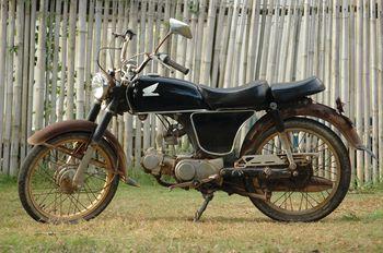 Stary motocykl marki Honda