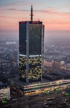 Hotel Marriott o zachodzie słońca