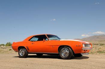 Pomarańczowy samochód Dodge Daytona Charger 1696