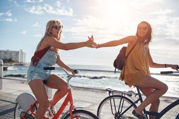 Przyjaciółki na rowerach