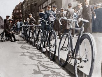 Rowery oparte o krawężnik