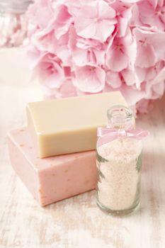 Sól morska w fiolce z kokardą