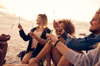 Spotkanie przyjaciół na plaży