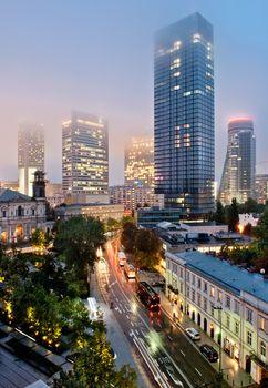 Wieżowce w Warszawie nocą