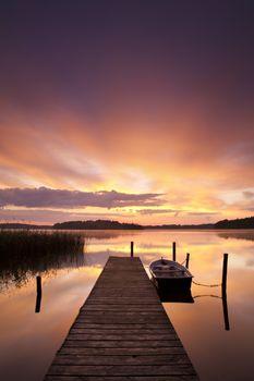 Wschód słońca nad jeziorem Rheinsberg