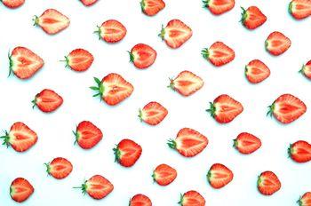 Wzór z przekrojonych truskawek