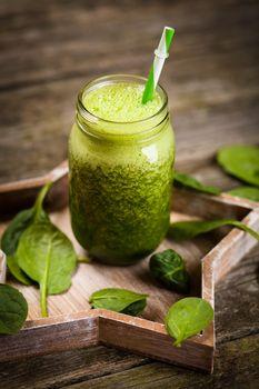 Zielony sok ze szpinakiem
