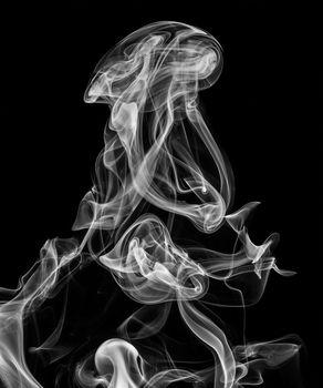 Biały dym papierosowy