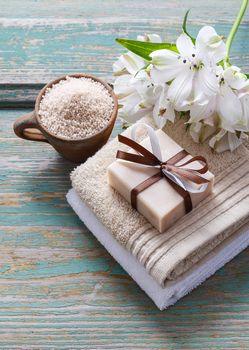 Beżowe mydełko z kokardą