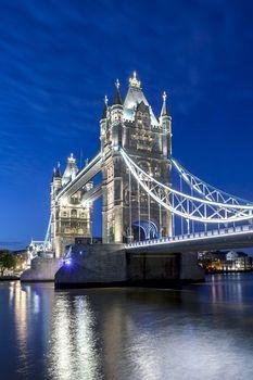 Widok na most Tower Bridge, Londyn. Anglia
